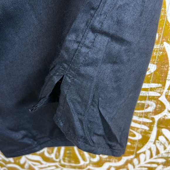 NWT Jungles Men’s Waterfall Short Sleeve Button Front Shirt in Black size S - Picture 5 of 9